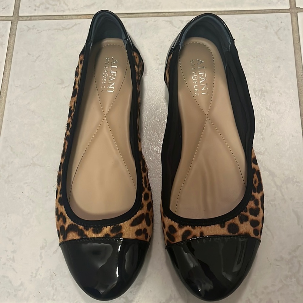 Alfani calf hair leopard print ballet flats. Size 7